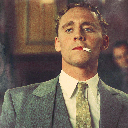 You didn't seriously think I'd do a GATSBY post without a pic of Tom Hiddleston as Fitzgerald...did you?